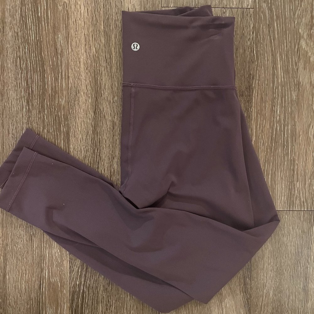 size 6 lululemon athletica plum leggings - cropped